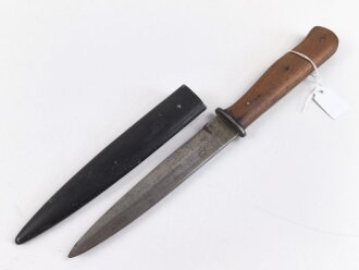 Kampfmesser / Stiefelmesser Wehrmacht. Hersteller "Eickhorn Solingen" ,  Scheide Originallack