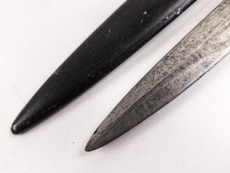 Kampfmesser / Stiefelmesser Wehrmacht. Hersteller "Eickhorn Solingen" ,  Scheide Originallack