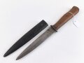 Kampfmesser / Stiefelmesser Wehrmacht. Hersteller "Eickhorn Solingen" ,  Scheide Originallack