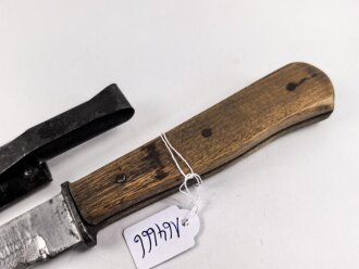Kampfmesser / Stiefelmesser Wehrmacht. Leicht beschliffene Klinge,  Scheide Originallack