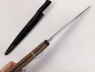 Kampfmesser / Stiefelmesser Wehrmacht. Leicht beschliffene Klinge,  Scheide Originallack