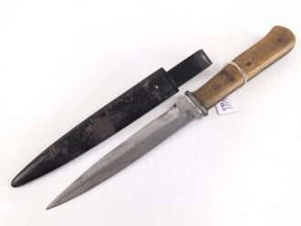 Kampfmesser / Stiefelmesser Wehrmacht. Leicht beschliffene Klinge,  Scheide Originallack