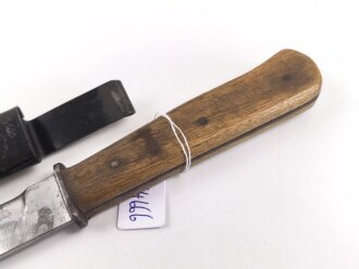 Kampfmesser / Stiefelmesser Wehrmacht. Leicht beschliffene Klinge,  Scheide Originallack
