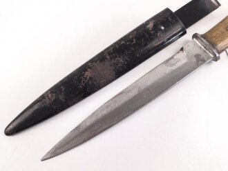 Kampfmesser / Stiefelmesser Wehrmacht. Leicht beschliffene Klinge,  Scheide Originallack