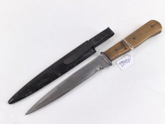 Kampfmesser / Stiefelmesser Wehrmacht. Leicht beschliffene Klinge,  Scheide Originallack