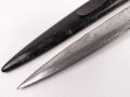 Kampfmesser / Stiefelmesser Wehrmacht. Leicht beschliffene Klinge,  Scheide Originallack