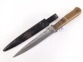 Kampfmesser / Stiefelmesser Wehrmacht. Leicht beschliffene Klinge,  Scheide Originallack