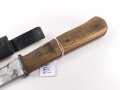 Kampfmesser / Stiefelmesser Wehrmacht. Leicht beschliffene Klinge,  Scheide Originallack