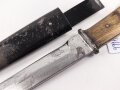Kampfmesser / Stiefelmesser Wehrmacht. Leicht beschliffene Klinge,  Scheide Originallack
