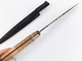 Kampfmesser / Stiefelmesser Wehrmacht. Ungetragenes Stück, die Klinge ungereinigt,  Scheide Originallack