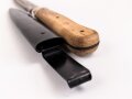 Kampfmesser / Stiefelmesser Wehrmacht. Ungetragenes Stück, die Klinge ungereinigt,  Scheide Originallack