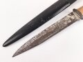 Kampfmesser / Stiefelmesser Wehrmacht. Ungetragenes Stück, die Klinge ungereinigt,  Scheide Originallack
