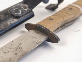 Kampfmesser / Stiefelmesser Wehrmacht. "Bowieklinge" Scheide Originallack, sehr seltene " Belederung" aus Chelluloid