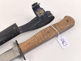 Kampfmesser / Stiefelmesser Wehrmacht. "Bowieklinge" Scheide Originallack, sehr seltene " Belederung" aus Chelluloid