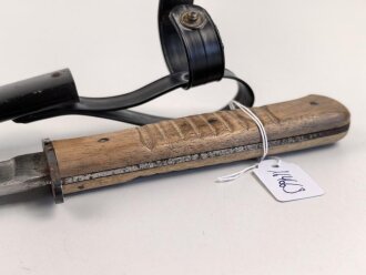 Kampfmesser / Stiefelmesser Wehrmacht. "Bowieklinge" Scheide Originallack, sehr seltene " Belederung" aus Chelluloid