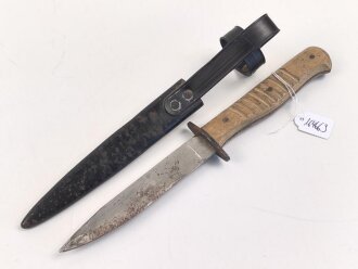 Kampfmesser / Stiefelmesser Wehrmacht. "Bowieklinge" Scheide Originallack, sehr seltene " Belederung" aus Chelluloid
