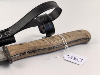 Kampfmesser / Stiefelmesser Wehrmacht. "Bowieklinge" Scheide Originallack, sehr seltene " Belederung" aus Chelluloid