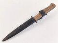 Kampfmesser / Stiefelmesser Wehrmacht. "Bowieklinge" Scheide Originallack, sehr seltene " Belederung" aus Chelluloid