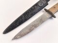 Kampfmesser / Stiefelmesser Wehrmacht. "Bowieklinge" Scheide Originallack, sehr seltene " Belederung" aus Chelluloid