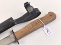 Kampfmesser / Stiefelmesser Wehrmacht. "Bowieklinge" Scheide Originallack, sehr seltene " Belederung" aus Chelluloid