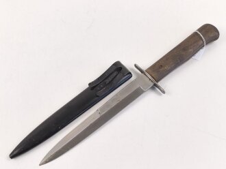 Kampfmesser / Stiefelmesser Luftwaffe. Saubere Klinge mit Luftwaffenabnahme, Scheide Originallack