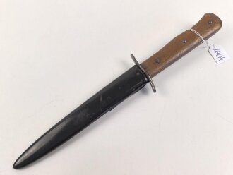 Kampfmesser / Stiefelmesser Luftwaffe. Minimal fleckige Klinge mit Luftwaffenabnahme, Scheide Originallack