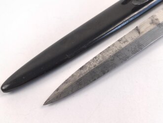 Kampfmesser / Stiefelmesser Luftwaffe. Minimal fleckige Klinge mit Luftwaffenabnahme, Scheide Originallack