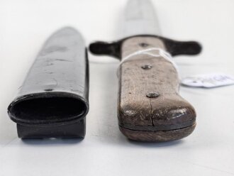 Kampfmesser / Stiefelmesser Luftwaffe. Minimal fleckige Klinge mit Luftwaffenabnahme, Scheide Originallack