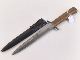 Kampfmesser / Stiefelmesser Luftwaffe. Minimal fleckige Klinge mit Luftwaffenabnahme, Scheide Originallack