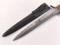 Kampfmesser / Stiefelmesser Luftwaffe. Minimal fleckige Klinge mit Luftwaffenabnahme, Scheide Originallack