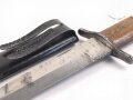 Kampfmesser / Stiefelmesser Luftwaffe. Minimal fleckige Klinge mit Luftwaffenabnahme, Scheide Originallack