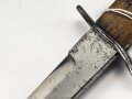 Kampfmesser / Stiefelmesser Luftwaffe. Minimal fleckige Klinge mit Luftwaffenabnahme, Scheide Originallack
