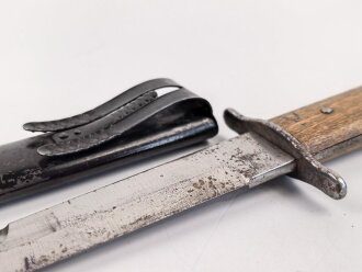 Kampfmesser / Stiefelmesser Luftwaffe. Minimal fleckige Klinge mit Luftwaffenabnahme, Scheide Originallack