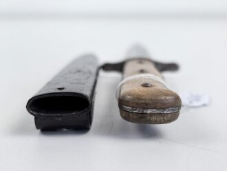 Kampfmesser / Stiefelmesser Luftwaffe. Minimal fleckige Klinge mit Luftwaffenabnahme, Scheide Originallack