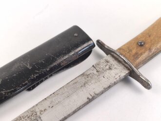 Kampfmesser / Stiefelmesser Luftwaffe. Minimal fleckige Klinge mit Luftwaffenabnahme, Scheide Originallack