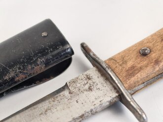 Kampfmesser / Stiefelmesser Luftwaffe. Minimal fleckige Klinge mit Luftwaffenabnahme, Scheide Originallack