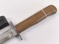 Kampfmesser / Stiefelmesser Luftwaffe. Minimal fleckige Klinge mit Luftwaffenabnahme, Scheide Originallack
