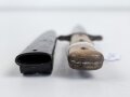 Kampfmesser / Stiefelmesser Luftwaffe. Minimal fleckige Klinge mit Luftwaffenabnahme, Scheide Originallack