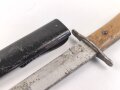 Kampfmesser / Stiefelmesser Luftwaffe. Minimal fleckige Klinge mit Luftwaffenabnahme, Scheide Originallack