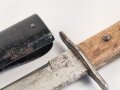 Kampfmesser / Stiefelmesser Luftwaffe. Minimal fleckige Klinge mit Luftwaffenabnahme, Scheide Originallack
