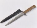 Kampfmesser / Stiefelmesser Luftwaffe. Minimal fleckige Klinge mit Luftwaffenabnahme, Scheide Originallack