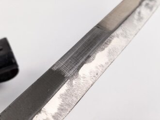 Kampfmesser / Stiefelmesser Luftwaffe. Leicht beschliffene Klinge mit Hersteller ? " W", Scheide Originallack