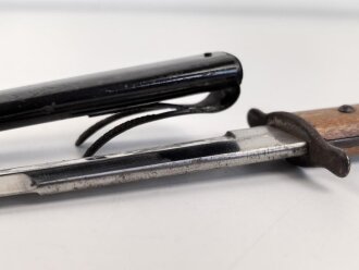 Kampfmesser / Stiefelmesser Luftwaffe. Leicht beschliffene Klinge mit Hersteller ? " W", Scheide Originallack