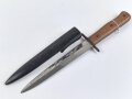 Kampfmesser / Stiefelmesser Luftwaffe. Leicht beschliffene Klinge mit Hersteller ? " W", Scheide Originallack