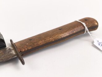 Kampfmesser / Stiefelmesser Luftwaffe. Leicht schartige Klinge mit Hersteller ? " W", Scheide Originallack