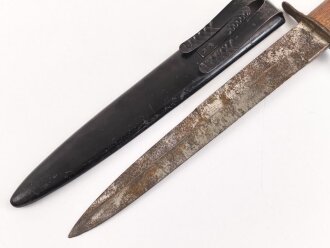 Kampfmesser / Stiefelmesser Luftwaffe. Leicht schartige Klinge mit Hersteller ? " W", Scheide Originallack