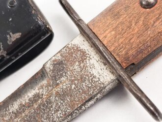 Kampfmesser / Stiefelmesser Luftwaffe. Leicht schartige Klinge mit Hersteller ? " W", Scheide Originallack