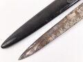Kampfmesser / Stiefelmesser Luftwaffe. Leicht schartige Klinge mit Hersteller ? " W", Scheide Originallack