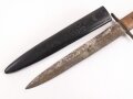 Kampfmesser / Stiefelmesser Luftwaffe. Leicht schartige Klinge mit Hersteller ? " W", Scheide Originallack