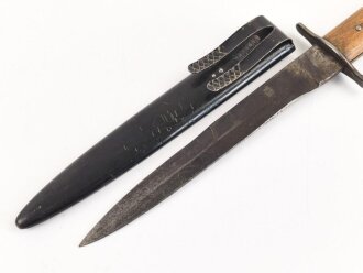 Kampfmesser / Stiefelmesser Luftwaffe. Beschliffen und gedunkelte Klinge , Scheide Originallack